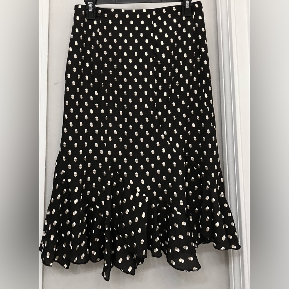 Woman’s WhoWoreWhat Lightweight Skirt With Gold,White Accents, Angled Ruffle Hem